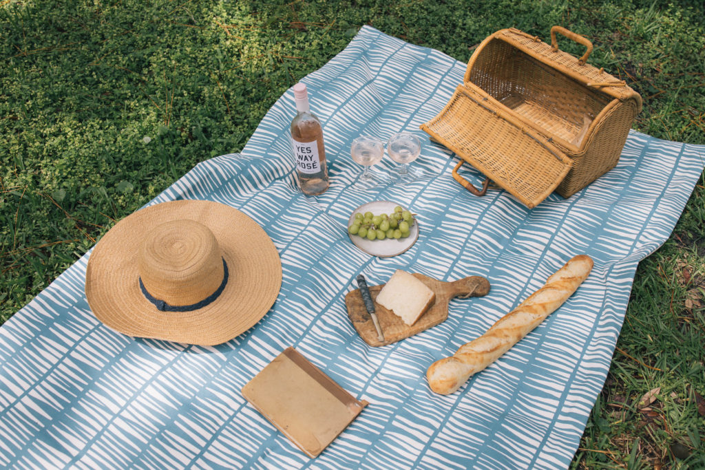 A DIY Waterproof Blanket Is a Game-Changer for Outdoor Picnics
