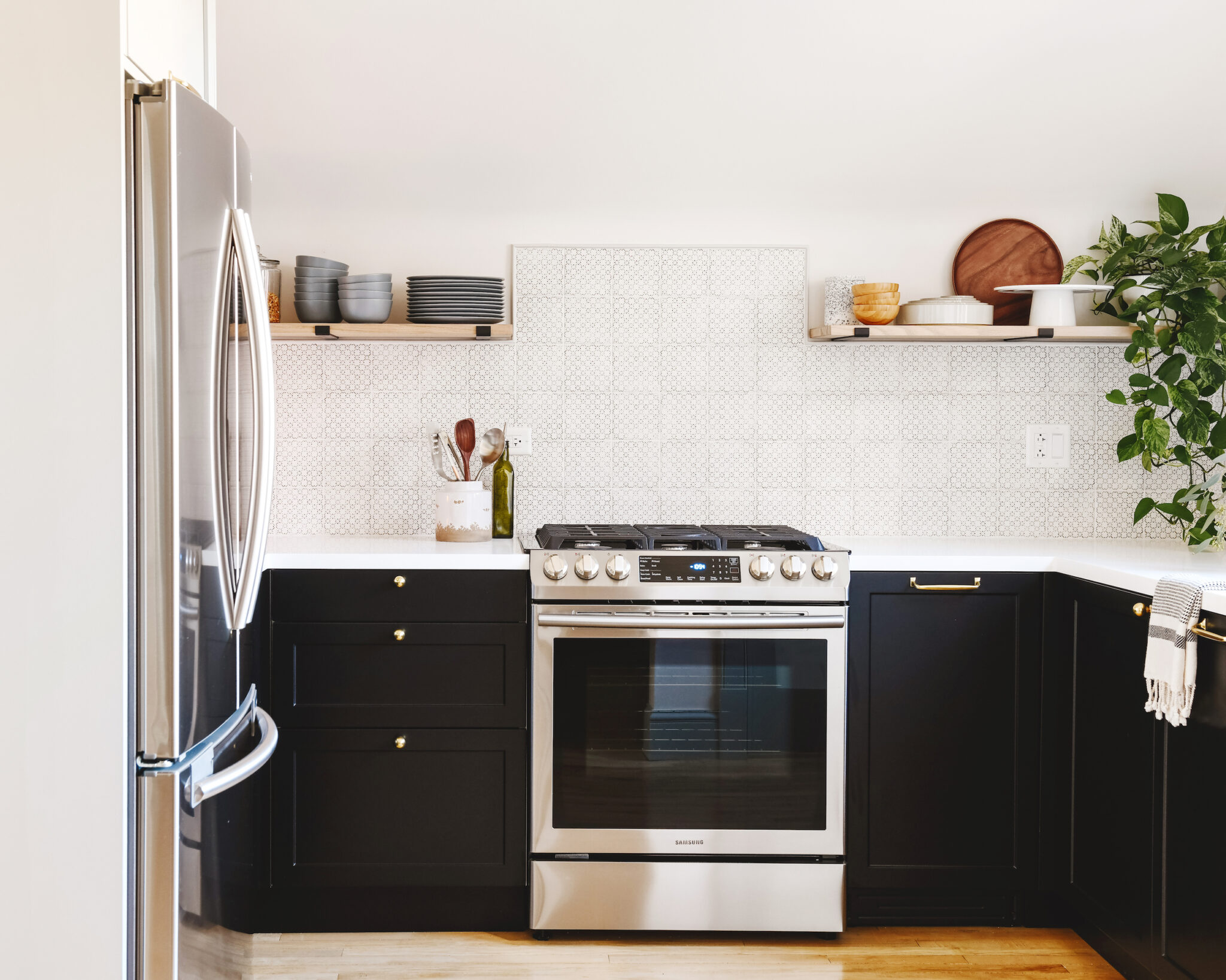 7 Black Kitchen That’ll Coax You to the Dark Side SemiStories