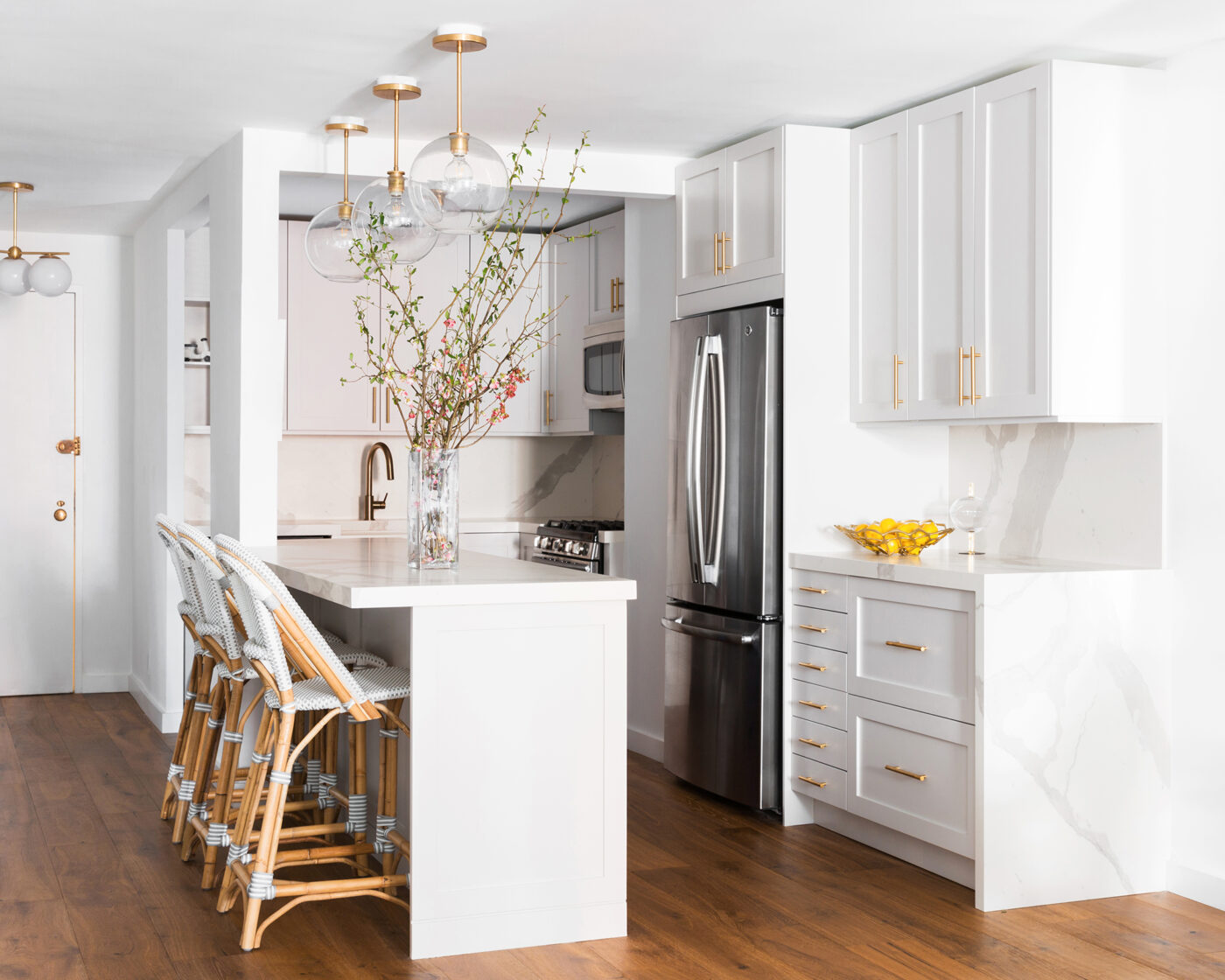 7 White Kitchen Cabinets That Will Never Go Out of Style - SemiStories