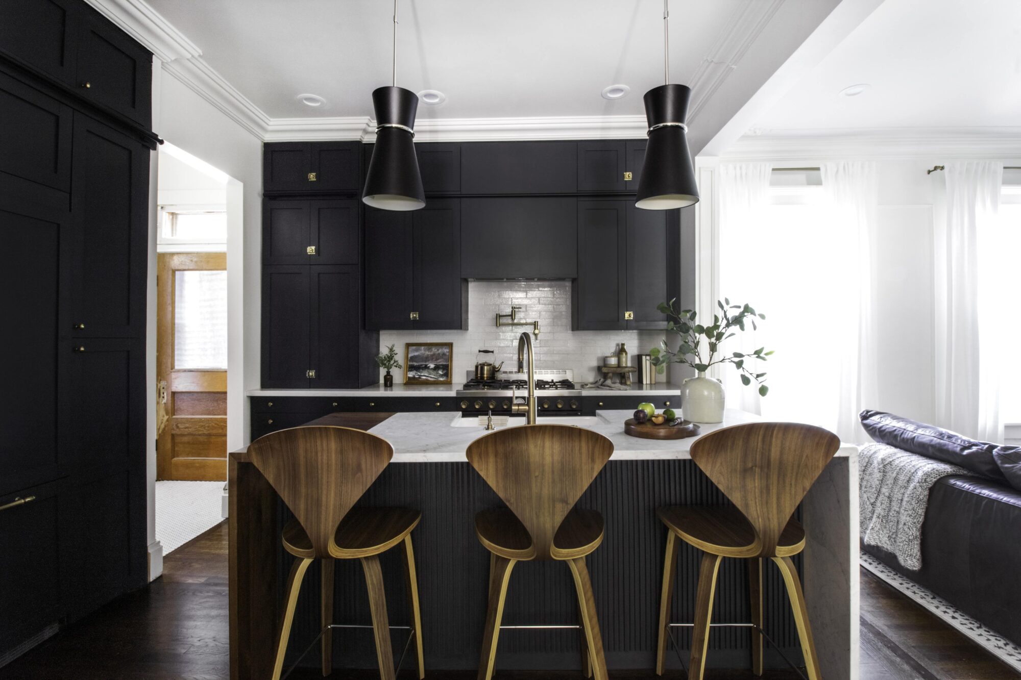 7 Black Kitchen Cabinets That’ll Coax You to the Dark Side - SemiStories