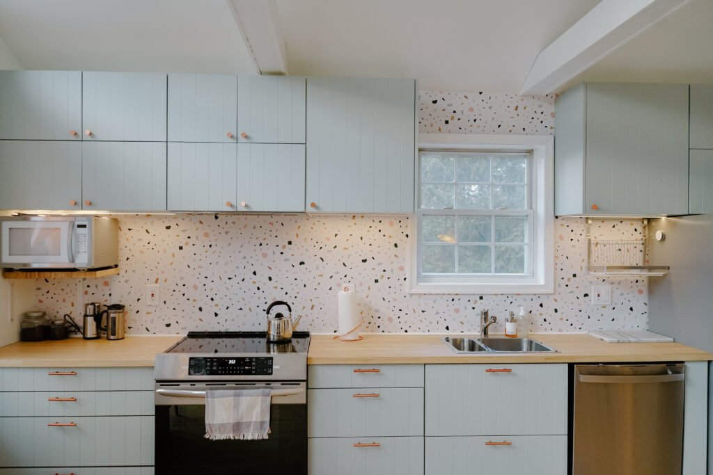 With Backsplash Materials Out of Stock During Lockdown, One Couple Turned to This Cost-Saving Trick