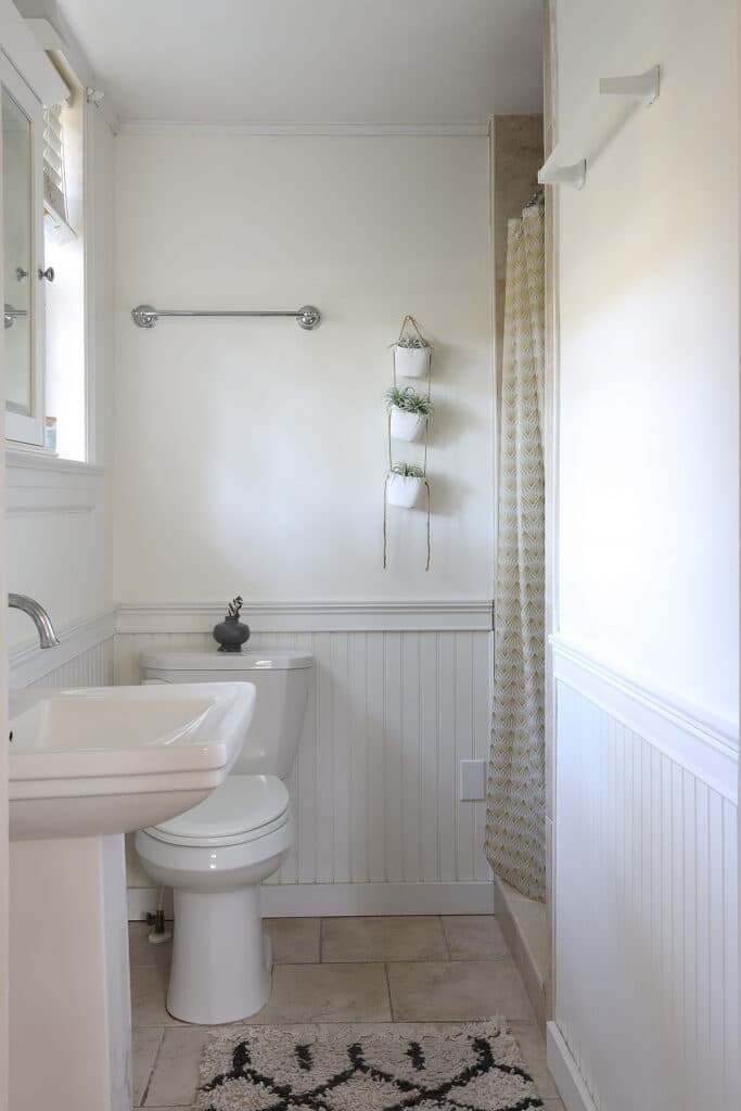 Painting Beadboard Is A Breeze With These 7 Easy Steps Semistories - Best Beadboard For Bathroom Walls 2021