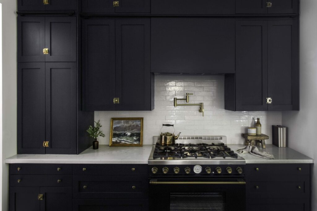 The 8 Popular Kitchen Cabinet Colors Interior Designers Are Loving Right Now