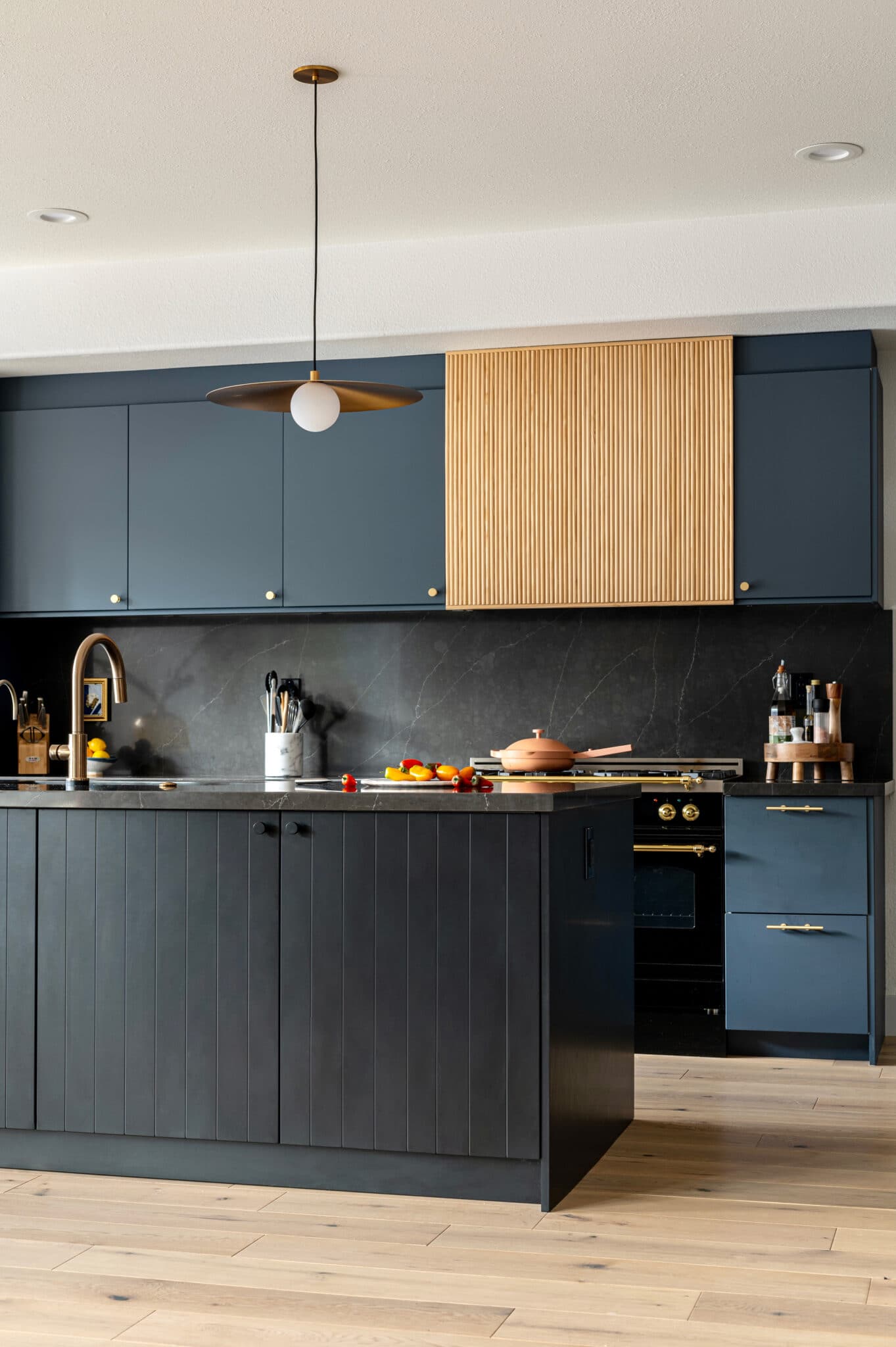Inside a Kitchen With Beautiful Dark Kitchen Cabinets - SemiStories