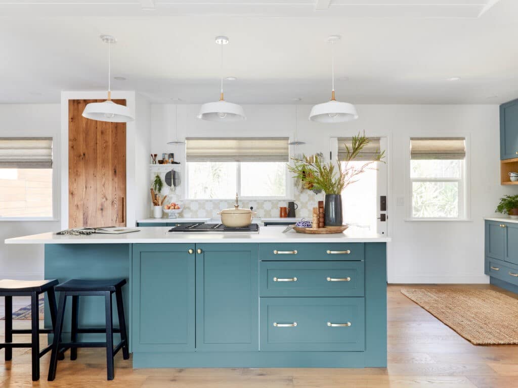 The One Item That Interior Designers Keep on Kitchen Islands