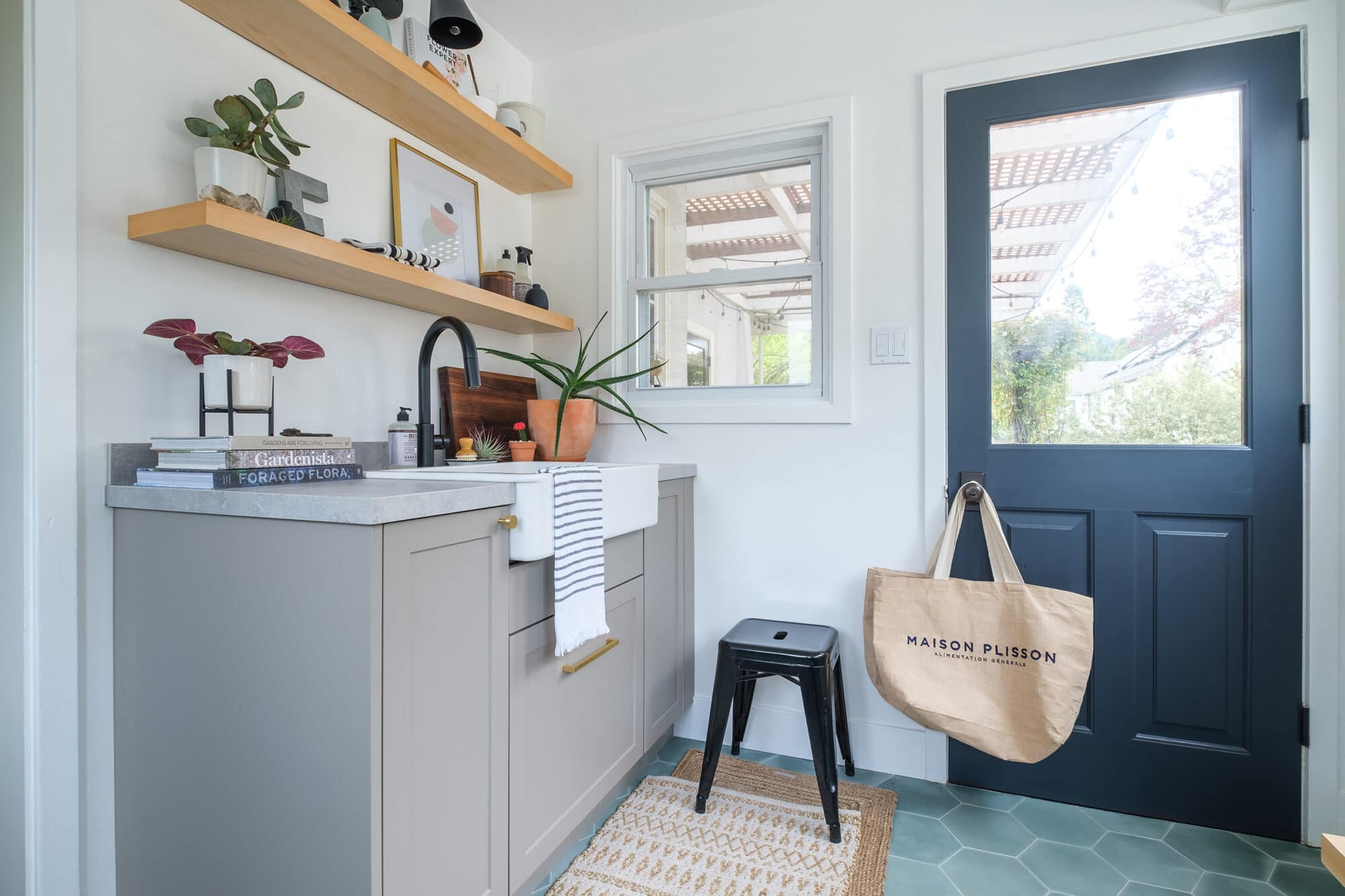 4 Stylish Mudroom Ideas That Will Keep Your Space in Order - SemiStories