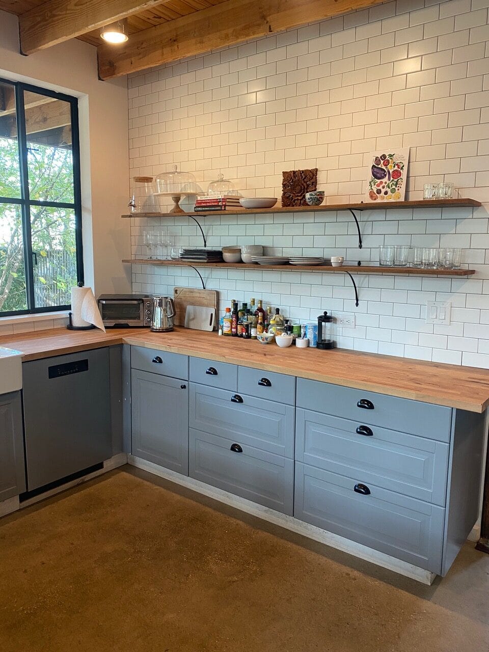 An Unspired Kitchen Gets an Authetnitc Makeover With Semihandmade