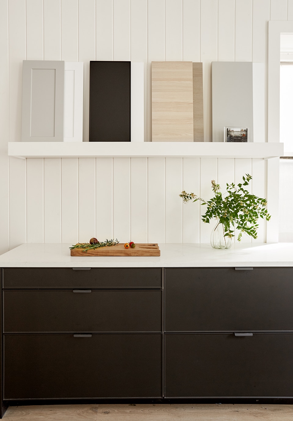 Matte Black Is Taking Over Kitchens Everywhere  Matte black kitchen, Black  kitchen cabinets, Black kitchens