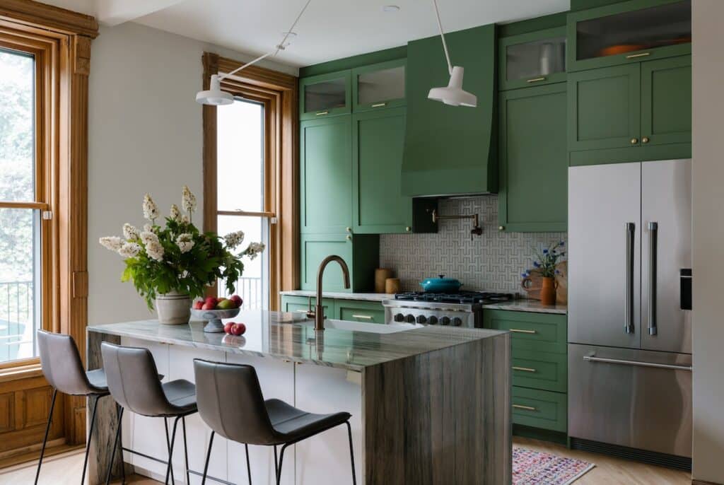 These 5 Kitchen Cabinet Colors Will Be Popular in 2023